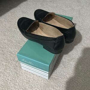 Abella true comfort flats